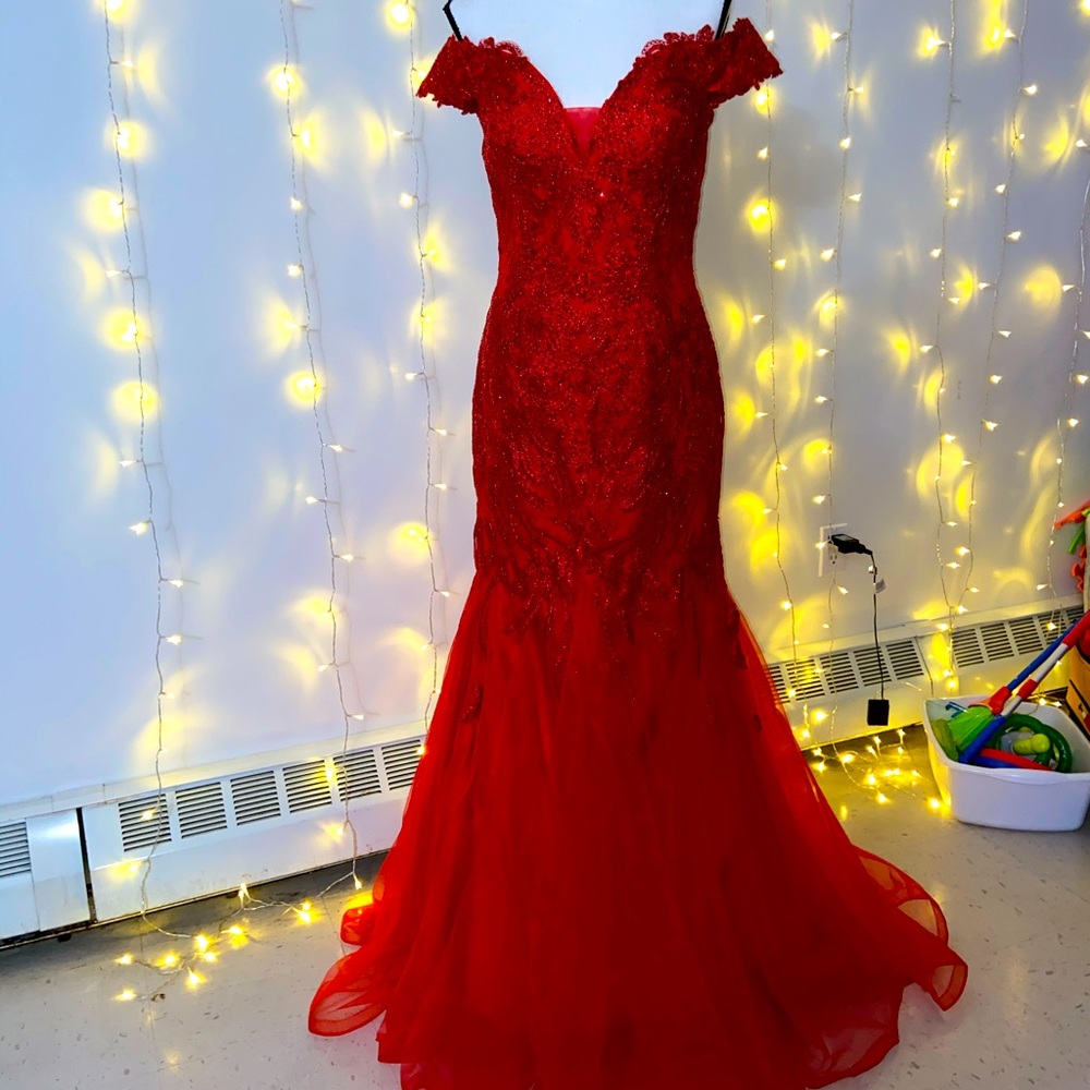 RED OFFSHOULDER EMBELLISHED MERMAID SILHOUETTE